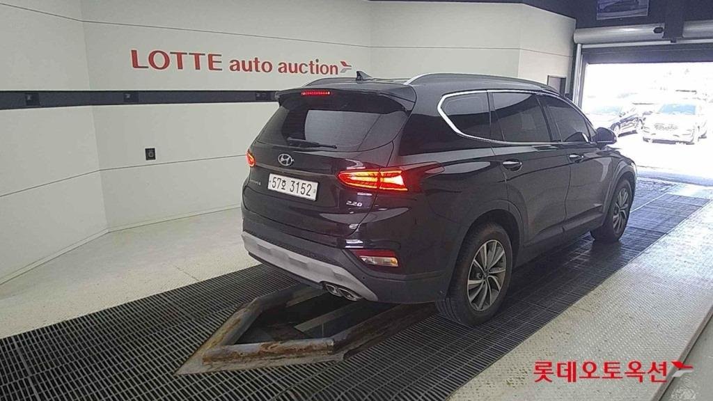 Hyundai Santa Fe IV (2018 - ) image