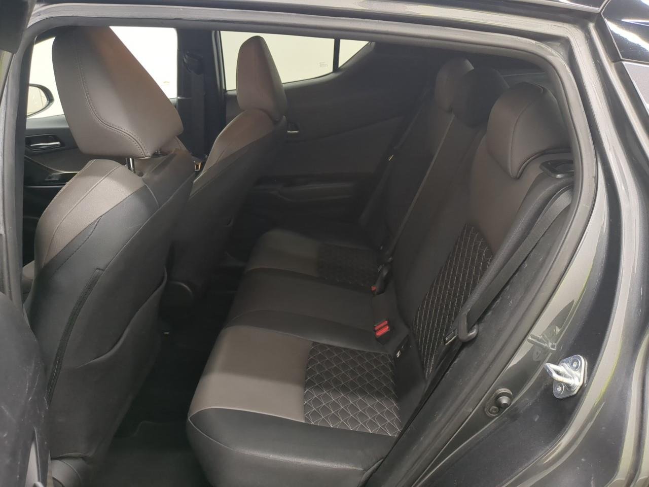 Toyota C-HR 2016 - image Toyota C-HR 2016 - image