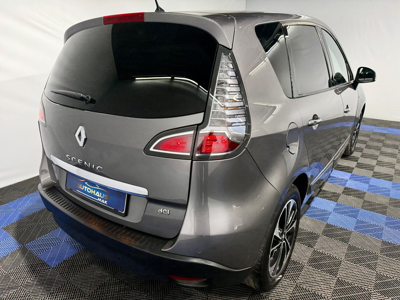 Renault Scenic III (2009 - 2016) image Renault Scenic III (2009 - 2016) image
