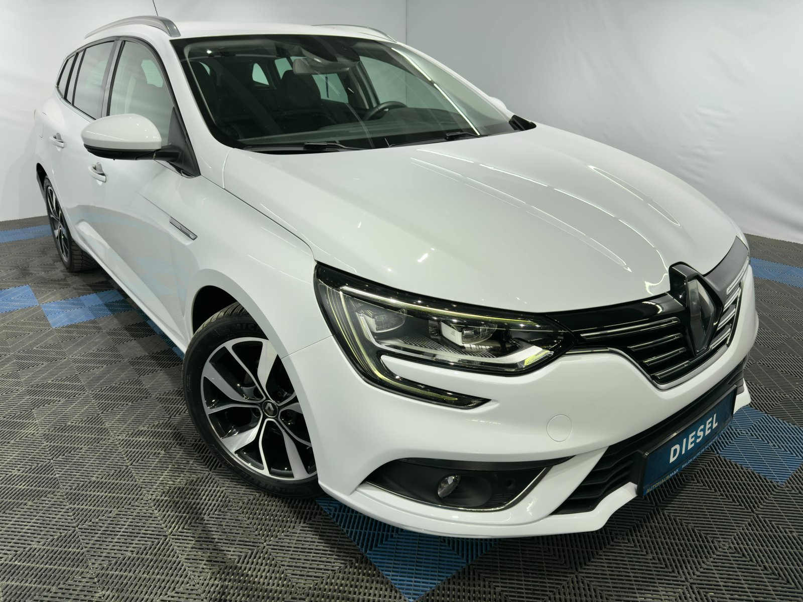 Renault Megane IV (2016 - ) image Renault Megane IV (2016 - ) image