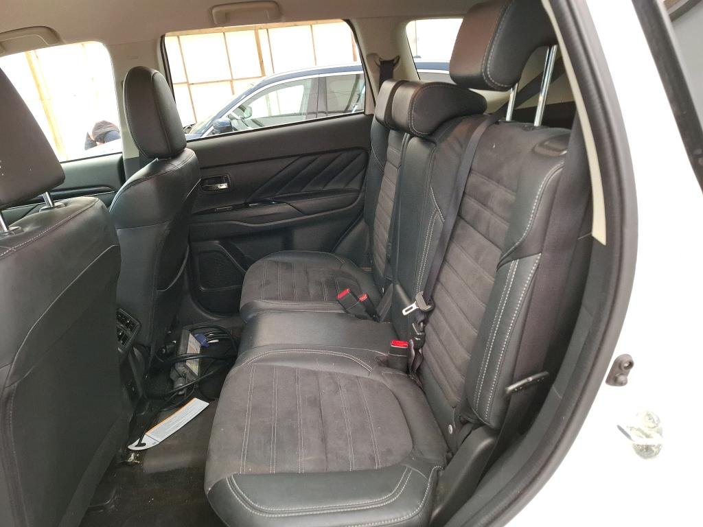 Mitsubishi Outlander III (2012 - 2021) image Mitsubishi Outlander III (2012 - 2021) image