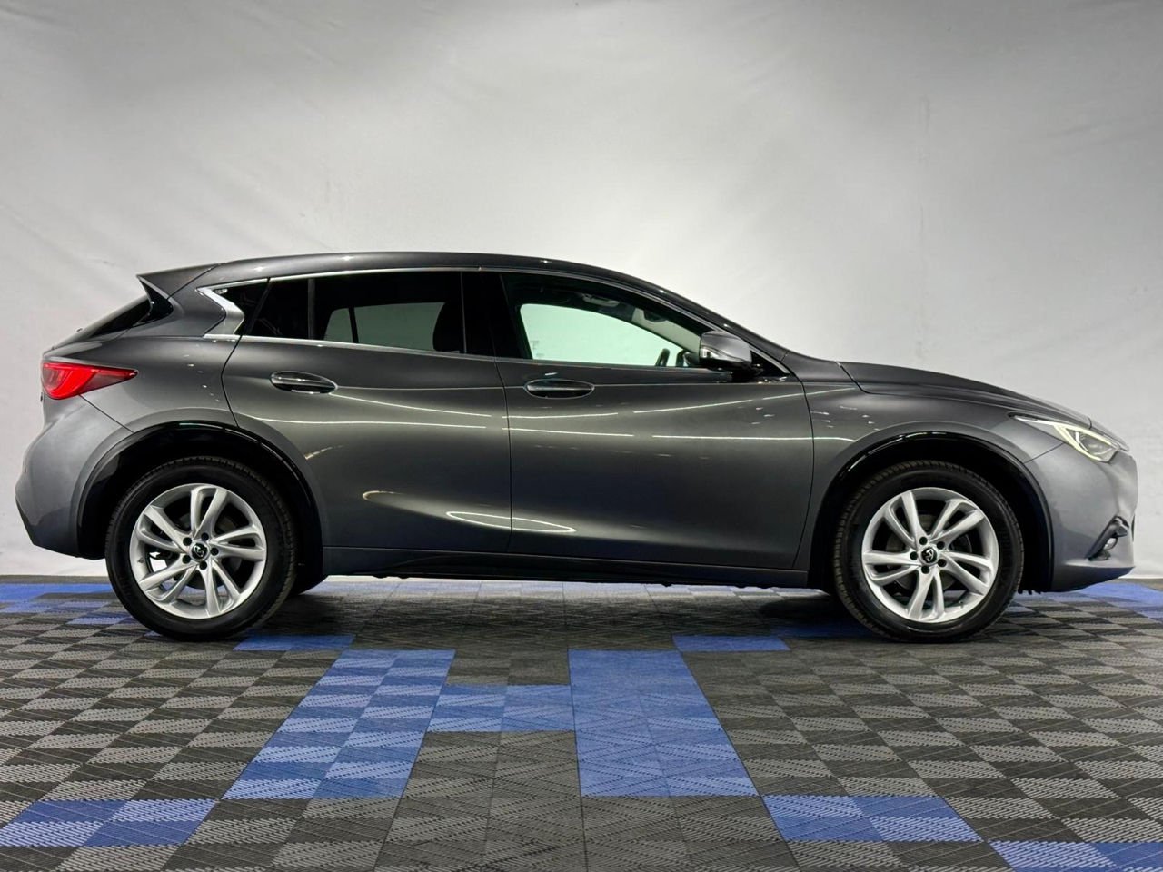 Infiniti Q30 I (2015 - 2020) image