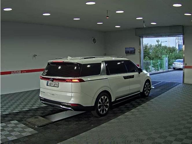 Kia Carnival IV (2020 - ) image