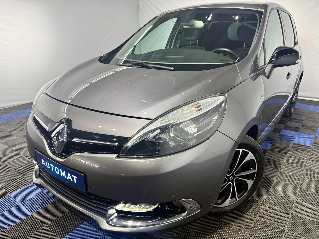 Renault Scenic III (2009 - 2016) image Renault Scenic III (2009 - 2016) image