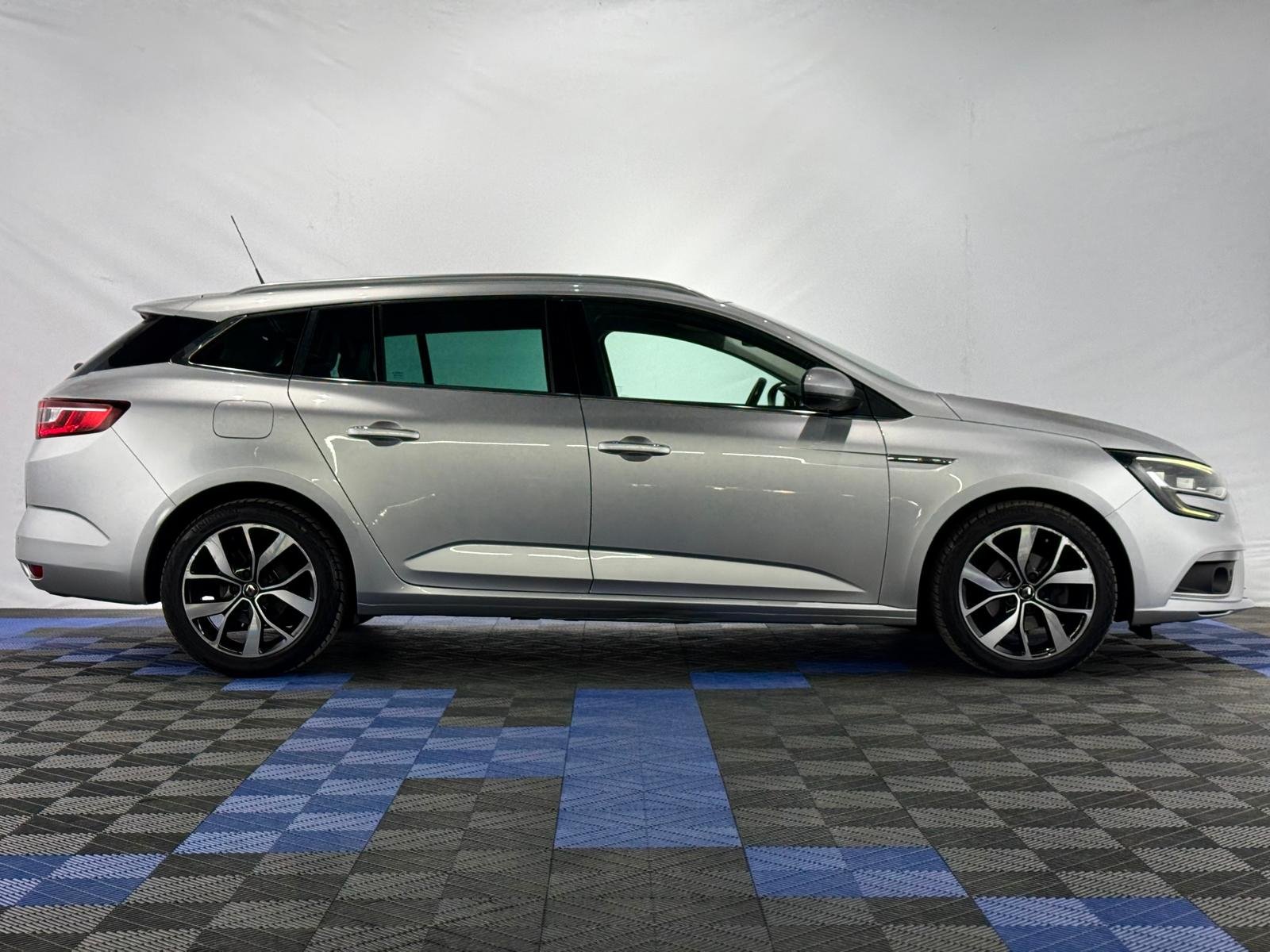 Renault Megane IV (2016 - ) image