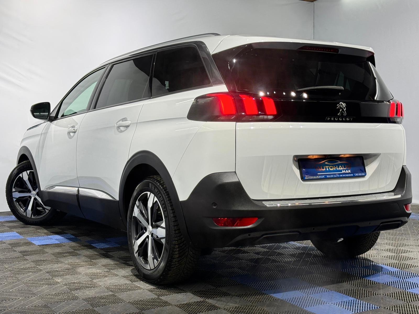 Peugeot 5008 II (2017 - ) image