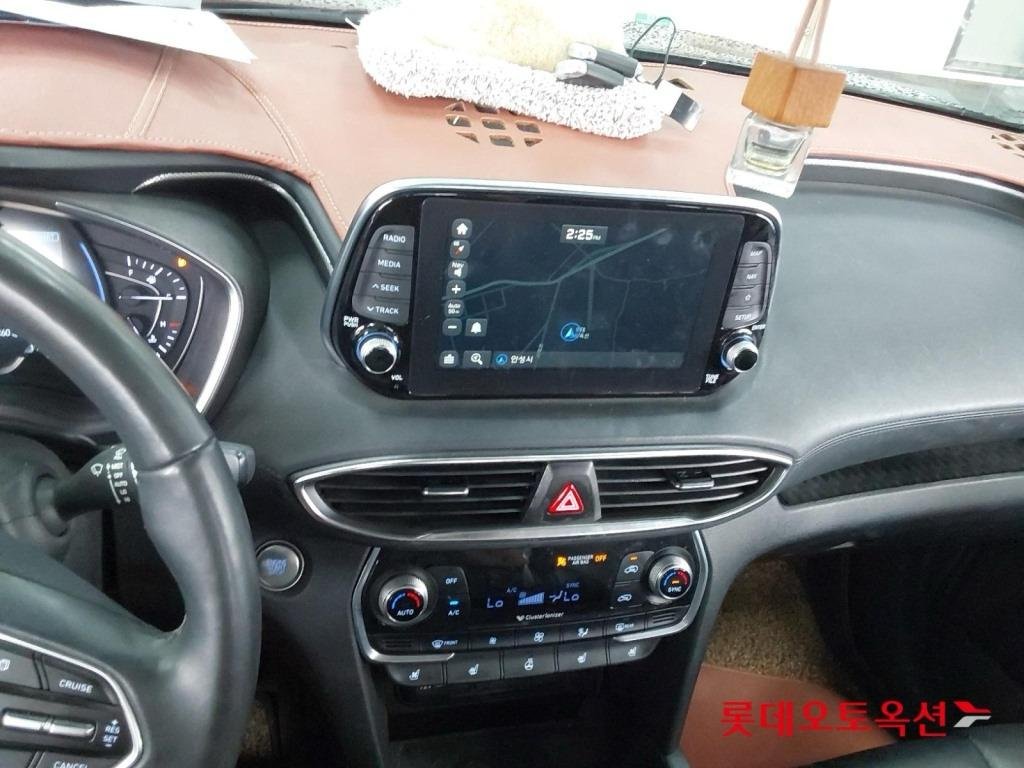 Hyundai Santa Fe IV (2018 - ) image