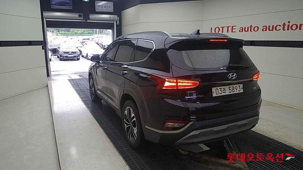 Hyundai Santa Fe IV (2018 - ) image