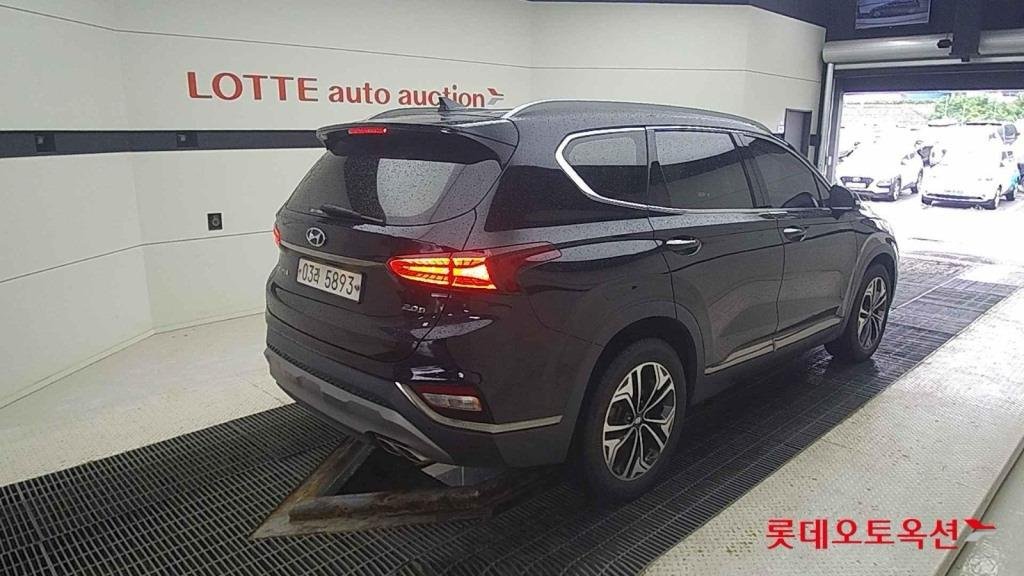 Hyundai Santa Fe IV (2018 - ) image