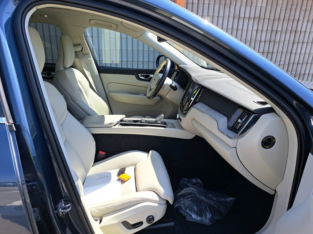 Volvo XC60 2017 - image Volvo XC60 2017 - image