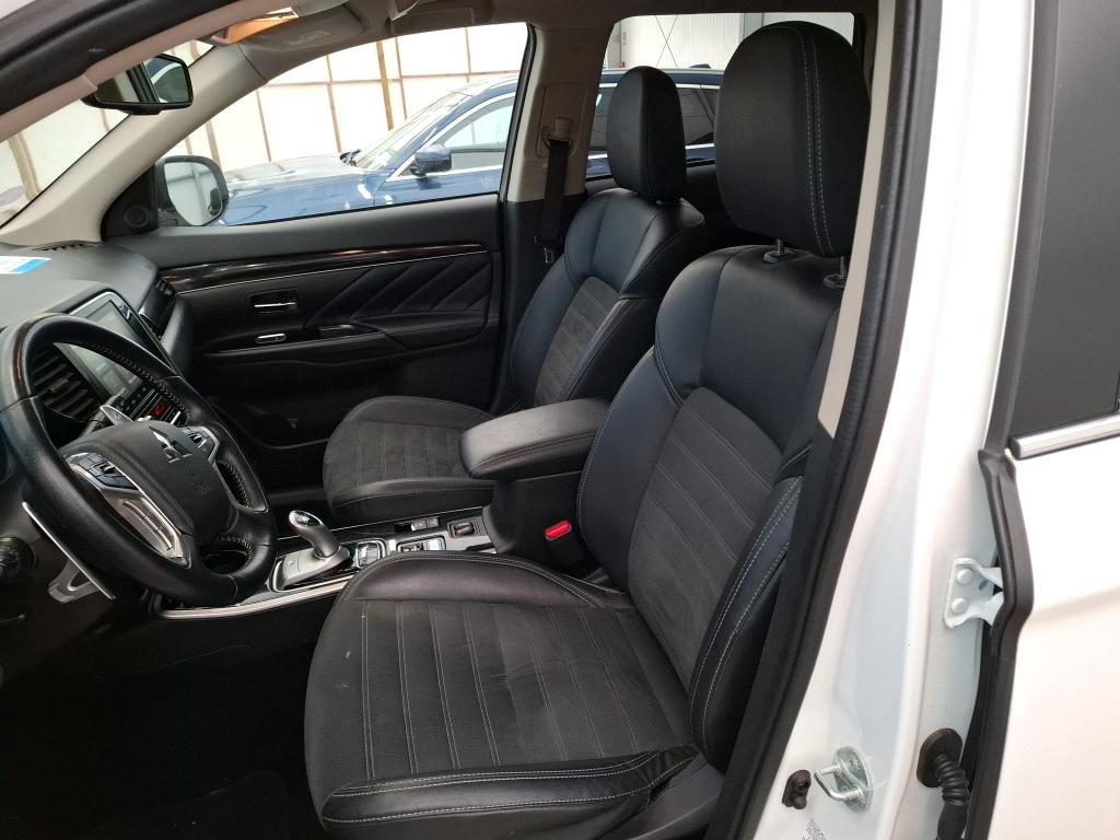Mitsubishi Outlander III (2012 - 2021) image Mitsubishi Outlander III (2012 - 2021) image
