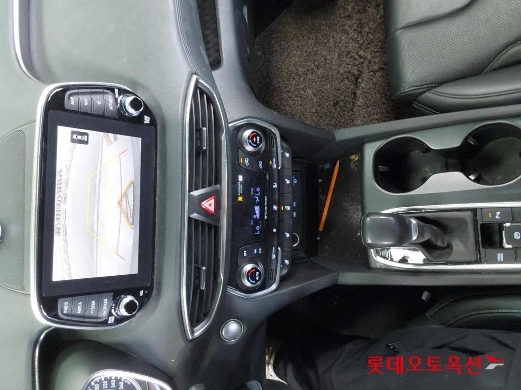 Hyundai Santa Fe IV (2018 - ) image