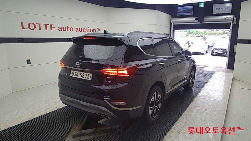 Hyundai Santa Fe IV (2018 - ) image