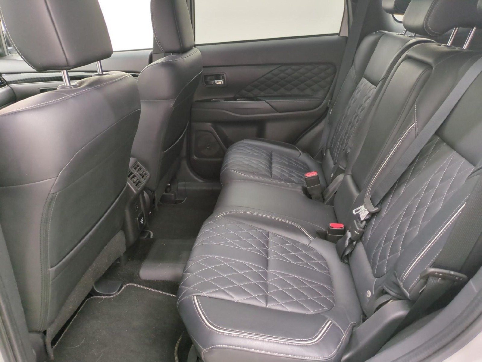 Mitsubishi Outlander III (2012 - 2021) image Mitsubishi Outlander III (2012 - 2021) image