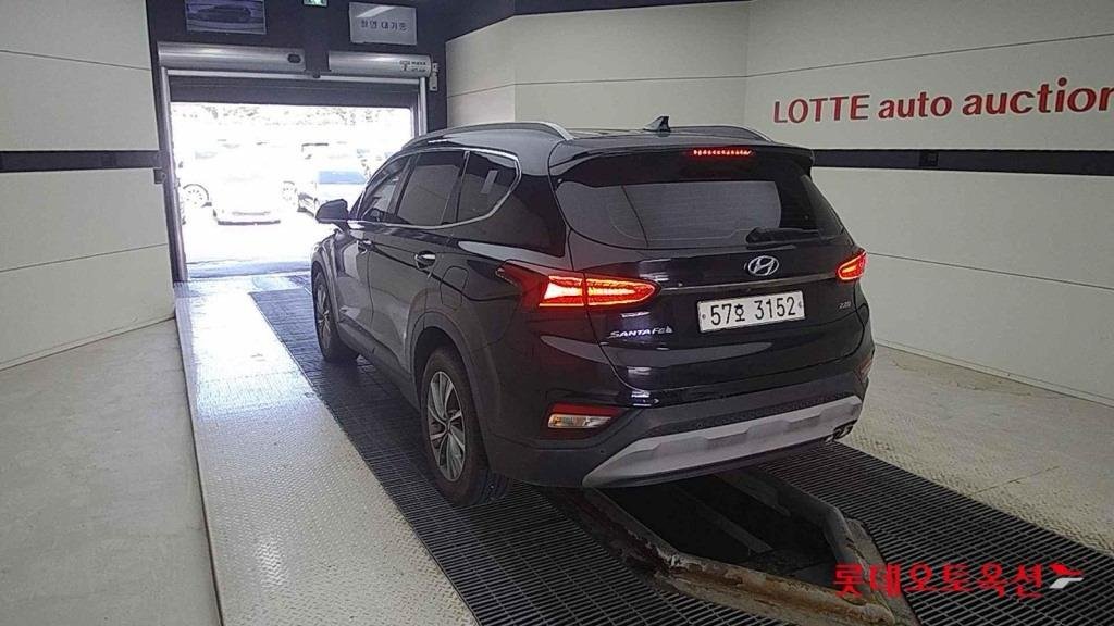 Hyundai Santa Fe IV (2018 - ) image