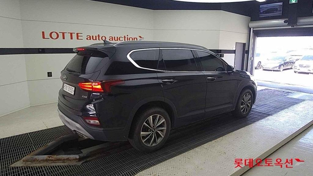 Hyundai Santa Fe IV (2018 - ) image