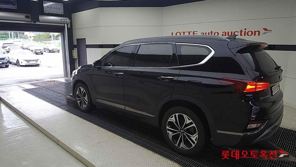 Hyundai Santa Fe IV (2018 - ) image