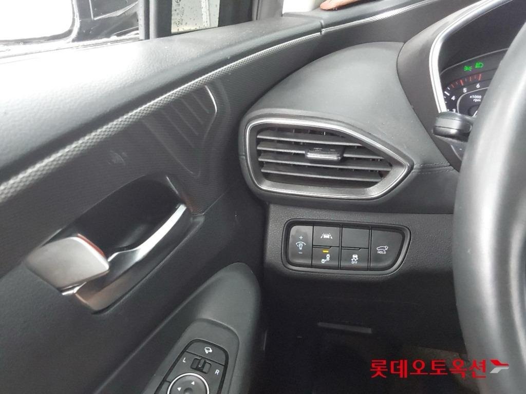 Hyundai Santa Fe IV (2018 - ) image