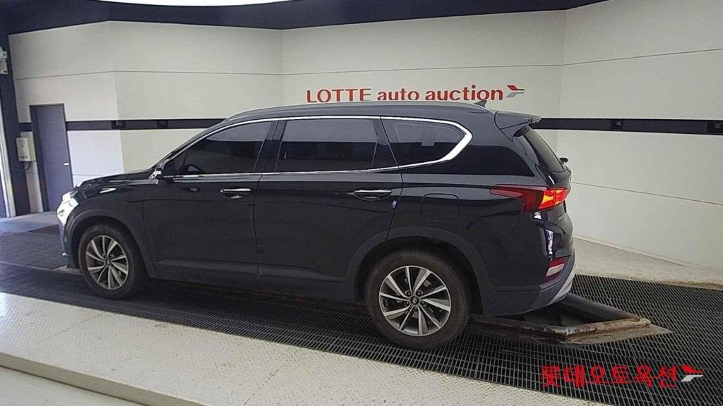 Hyundai Santa Fe IV (2018 - ) image