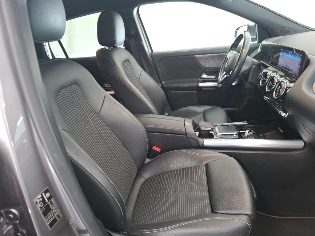 Mercedes-Benz GLA-Class H247 (2019 - ) image