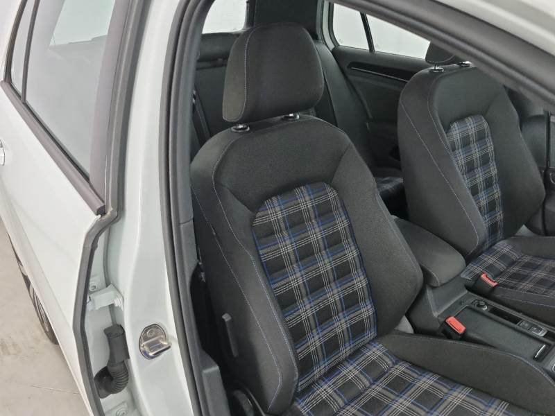 Volkswagen Golf VII (2012 - 2020) image Volkswagen Golf VII (2012 - 2020) image