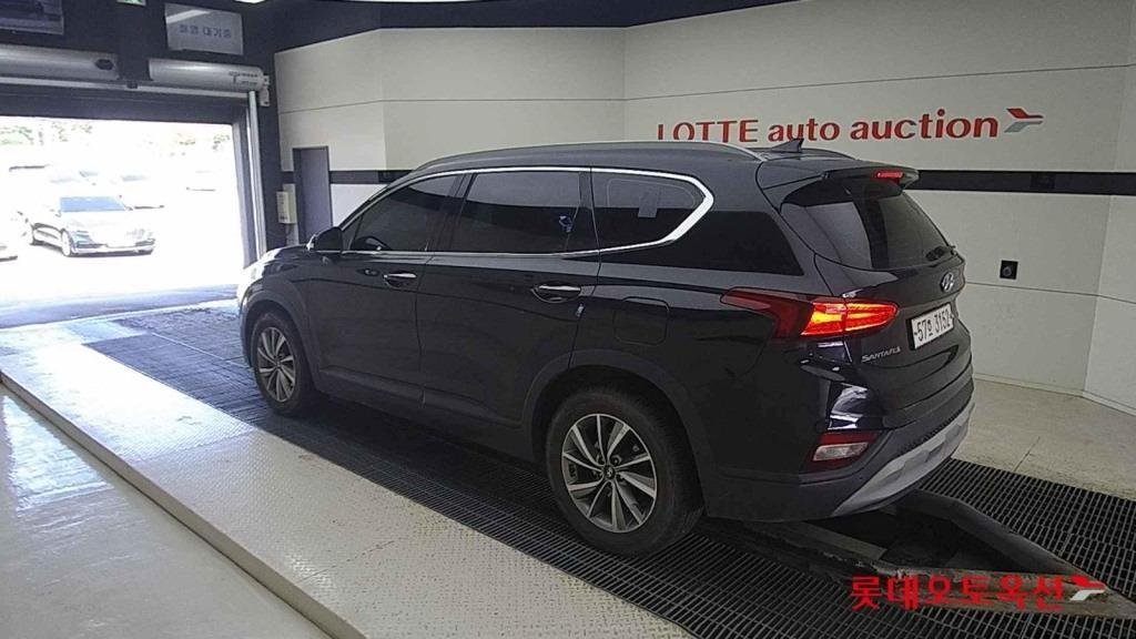 Hyundai Santa Fe IV (2018 - ) image