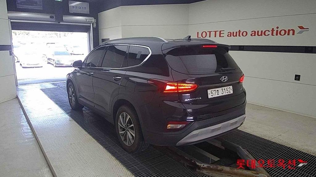 Hyundai Santa Fe IV (2018 - ) image