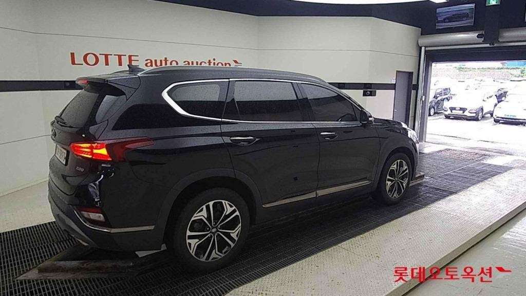 Hyundai Santa Fe IV (2018 - ) image