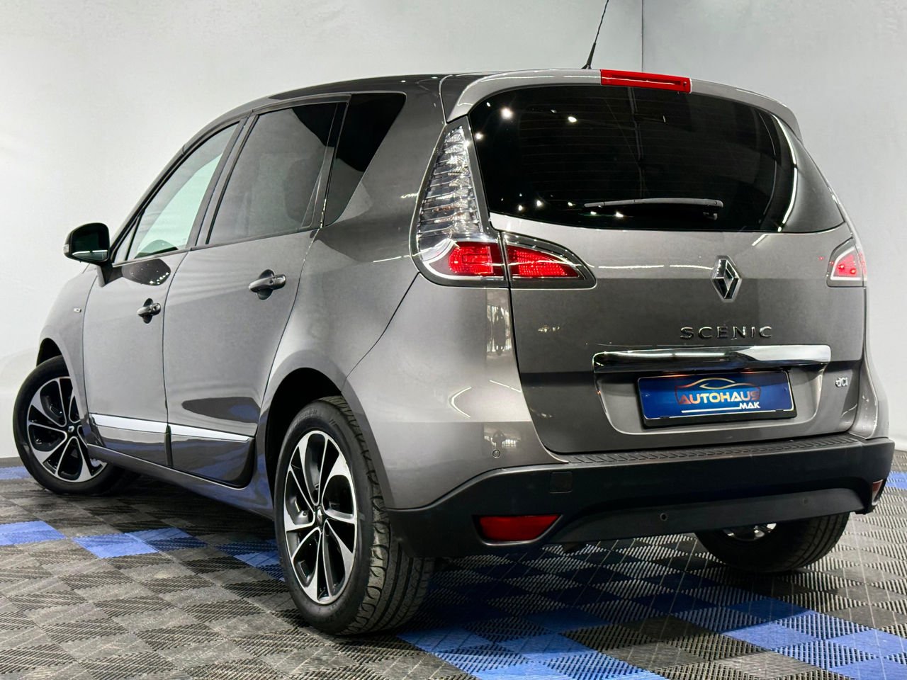 Renault Scenic III (2009 - 2016) image Renault Scenic III (2009 - 2016) image