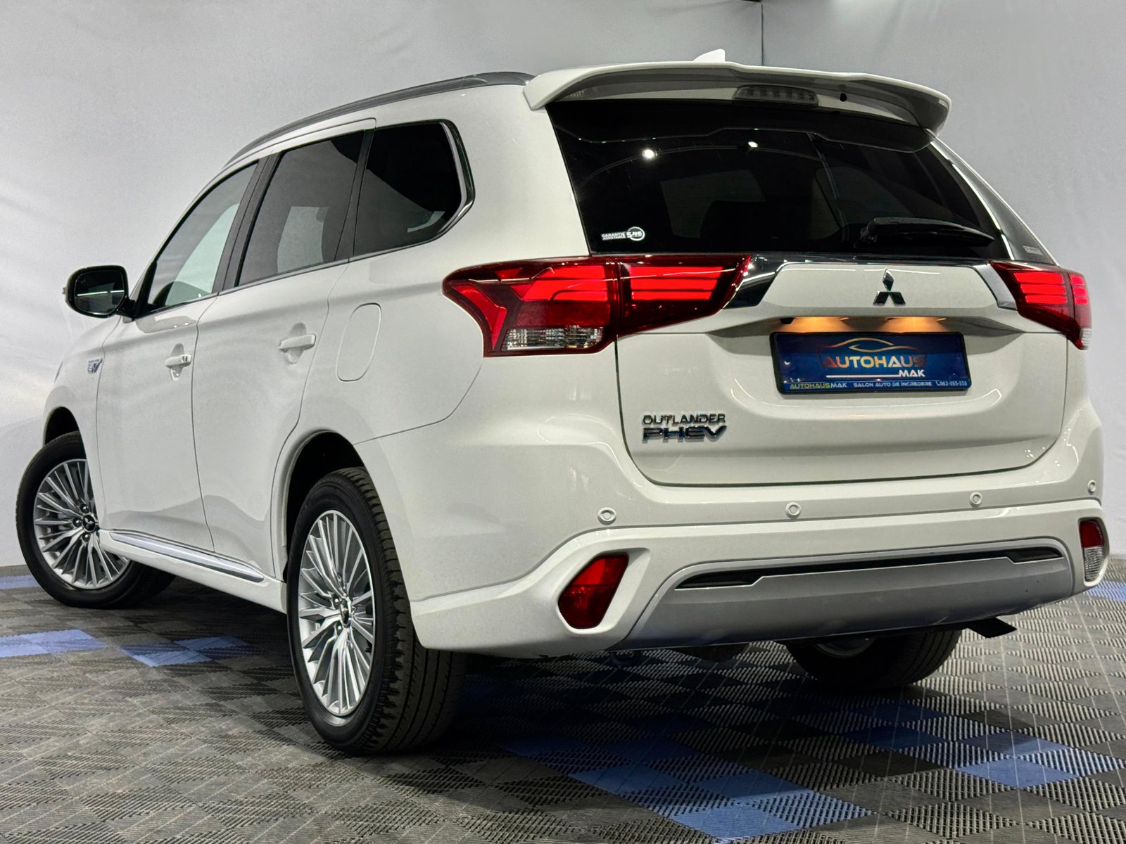 Mitsubishi Outlander III (2012 - 2021) image Mitsubishi Outlander III (2012 - 2021) image