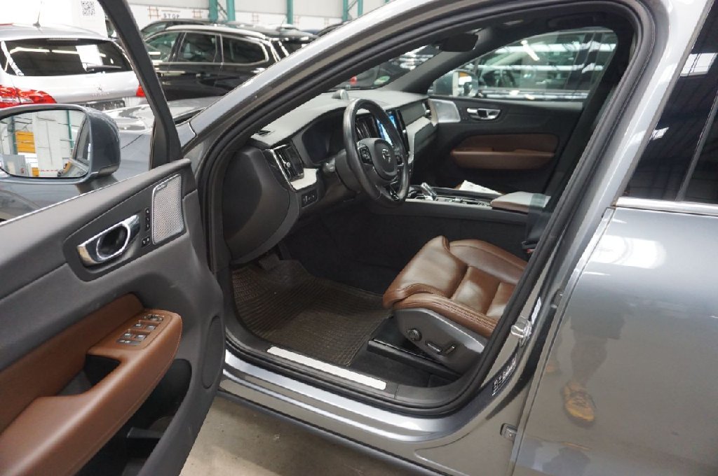 Volvo XC60 2017 - image Volvo XC60 2017 - image